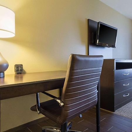 Comfort Suites & Conference Center Worthington Экстерьер фото