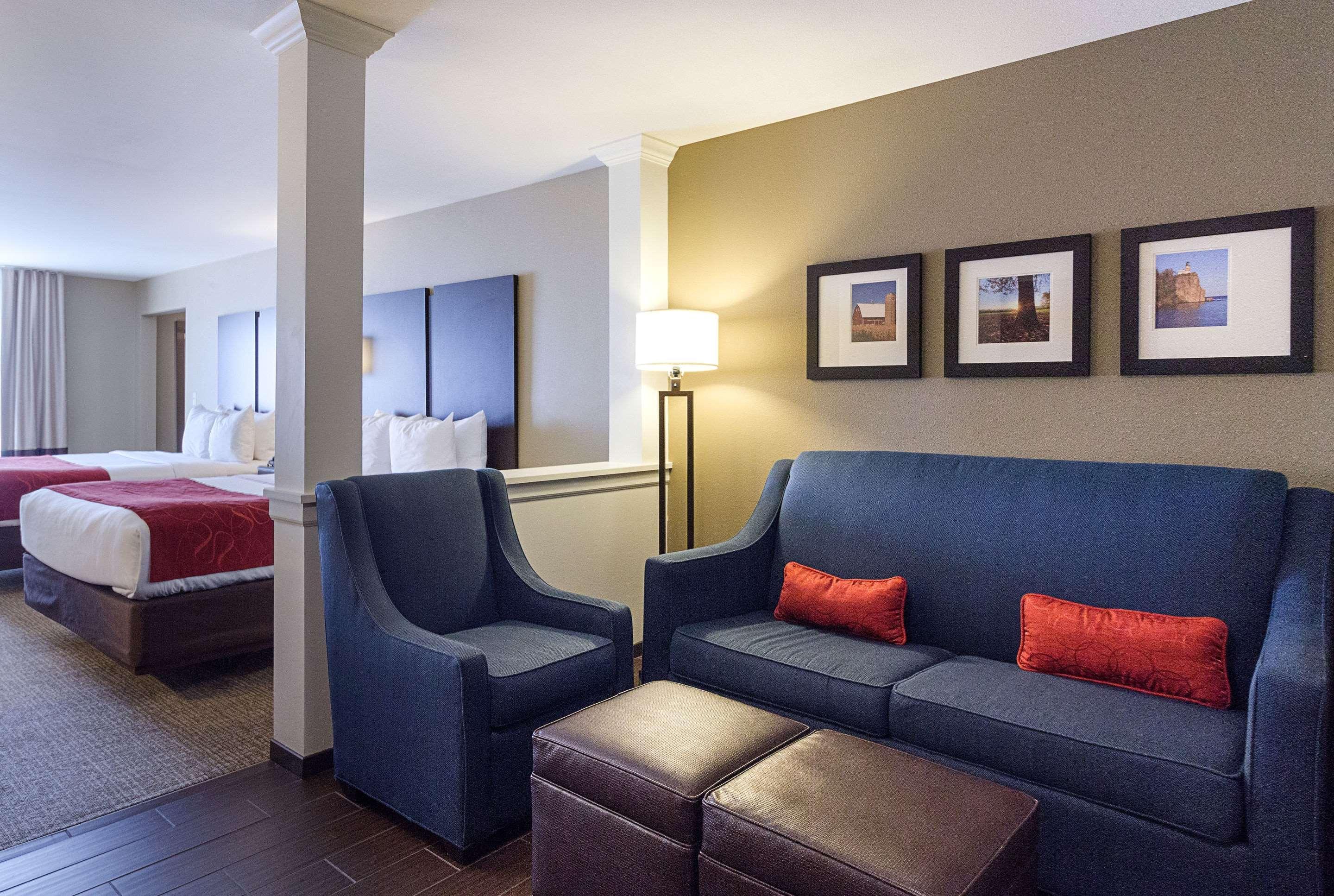 Comfort Suites & Conference Center Worthington Экстерьер фото
