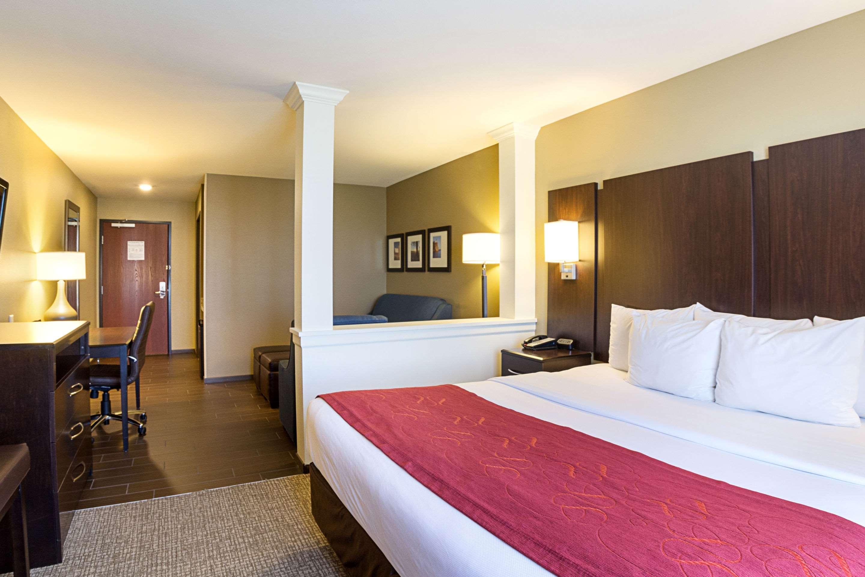 Comfort Suites & Conference Center Worthington Экстерьер фото
