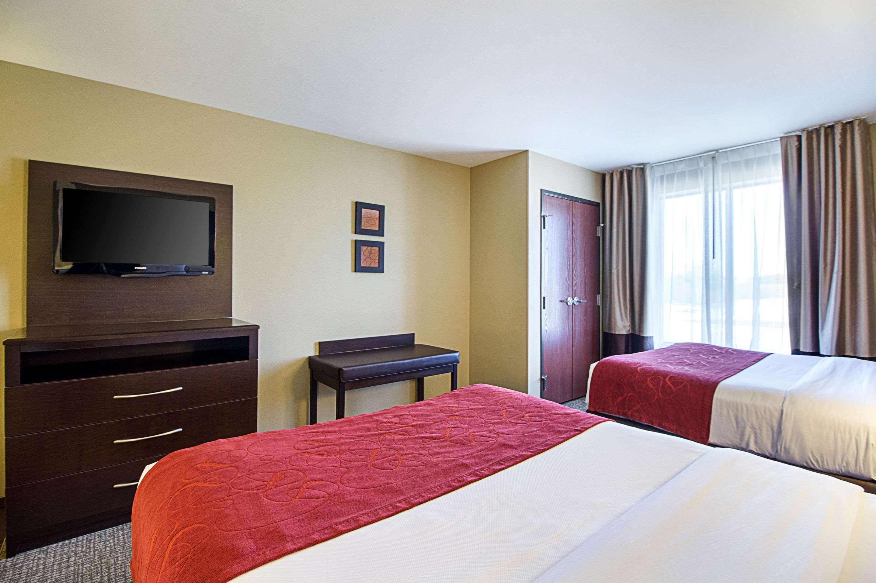 Comfort Suites & Conference Center Worthington Экстерьер фото