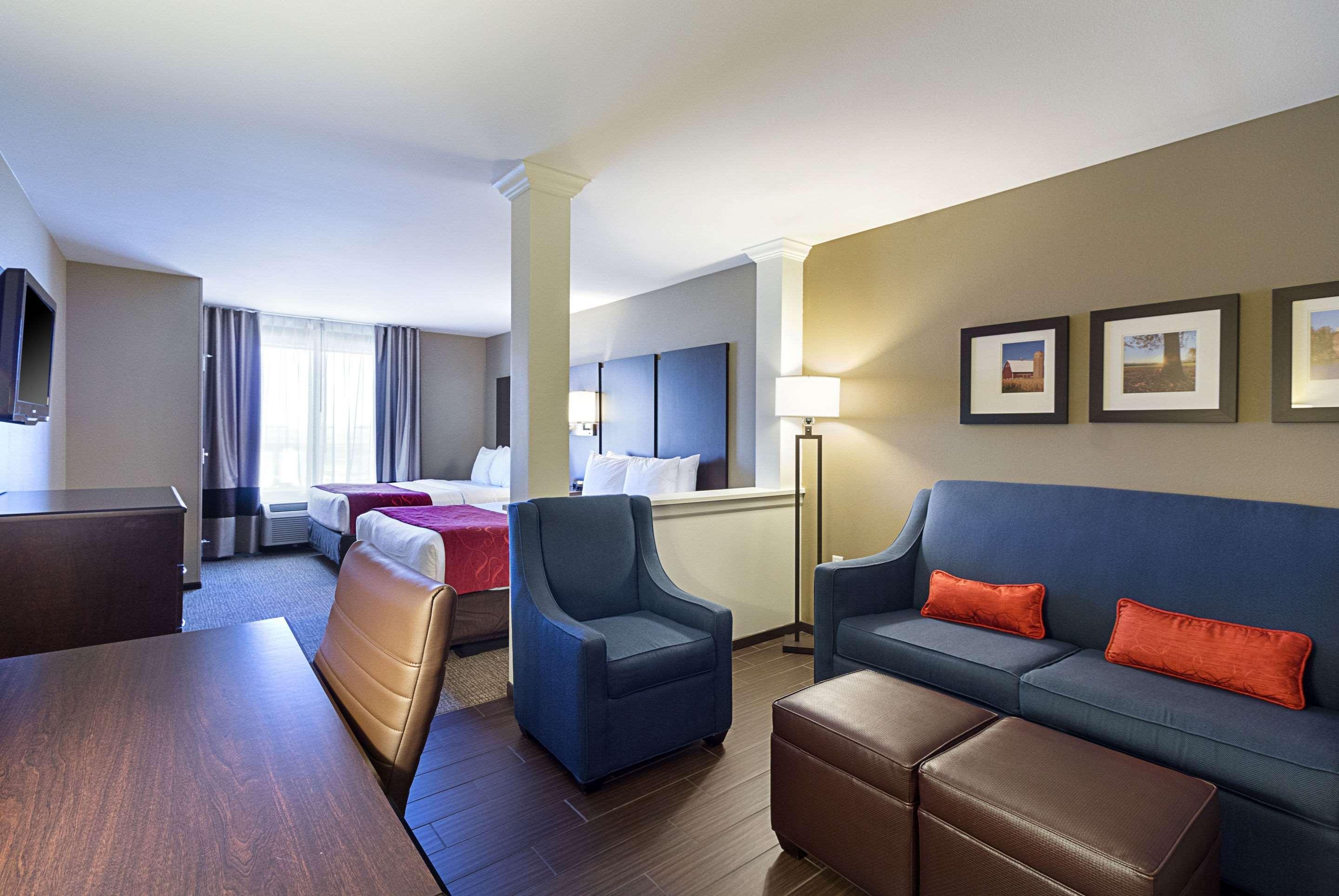 Comfort Suites & Conference Center Worthington Экстерьер фото
