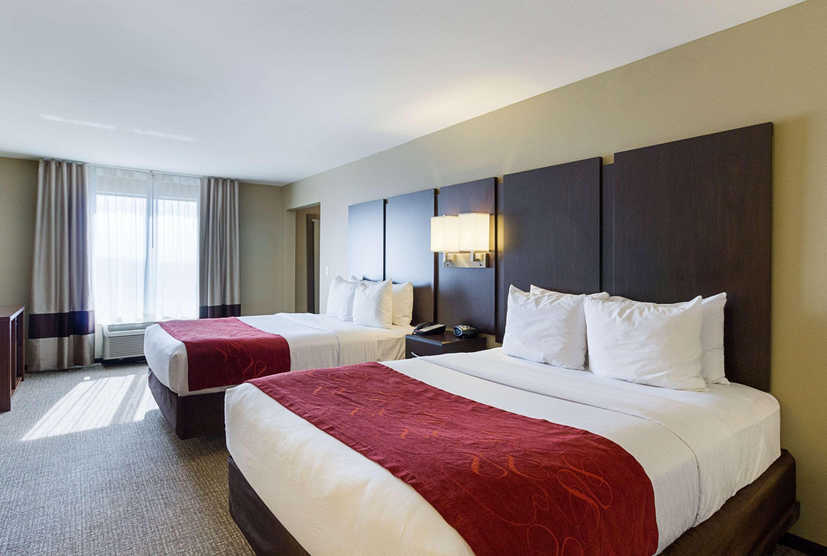 Comfort Suites & Conference Center Worthington Экстерьер фото