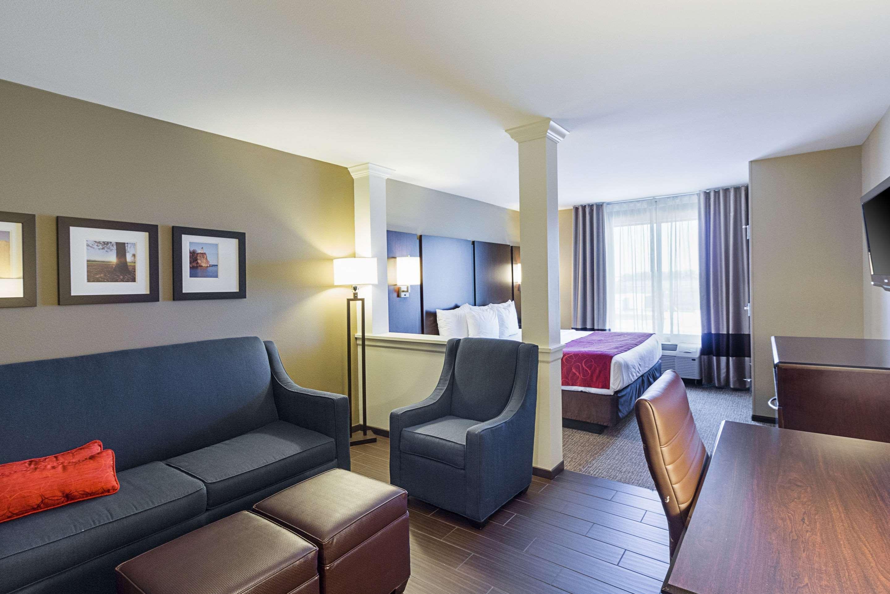 Comfort Suites & Conference Center Worthington Экстерьер фото