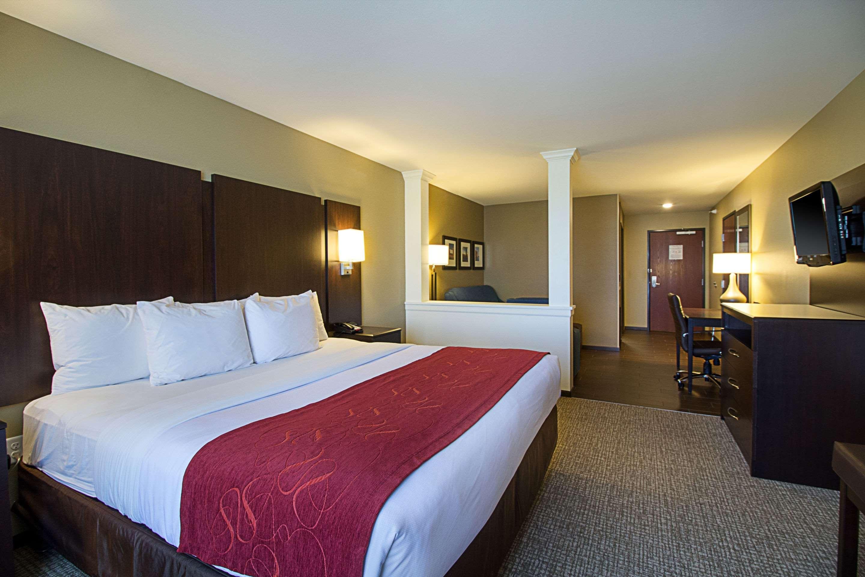 Comfort Suites & Conference Center Worthington Экстерьер фото