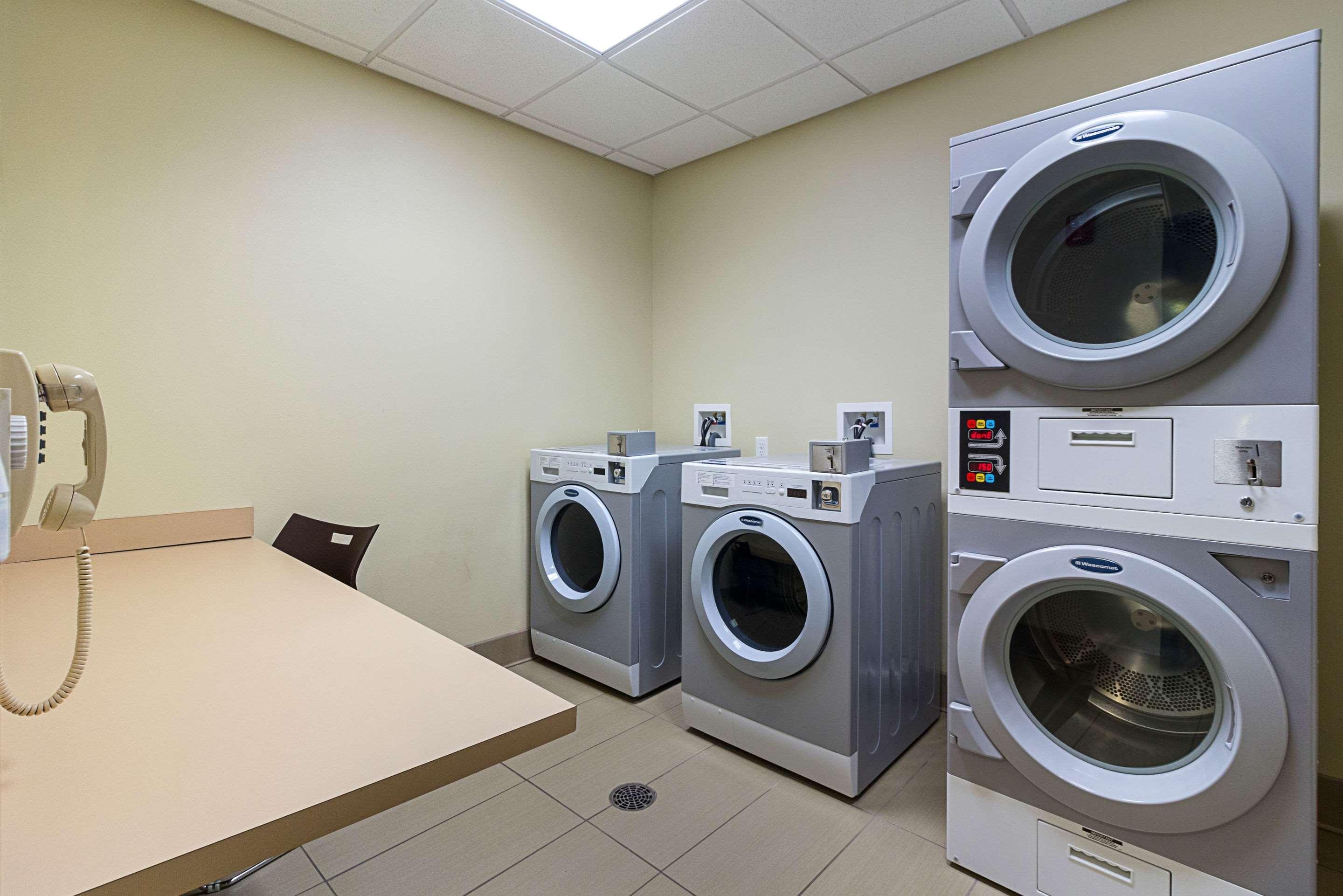 Comfort Suites & Conference Center Worthington Экстерьер фото