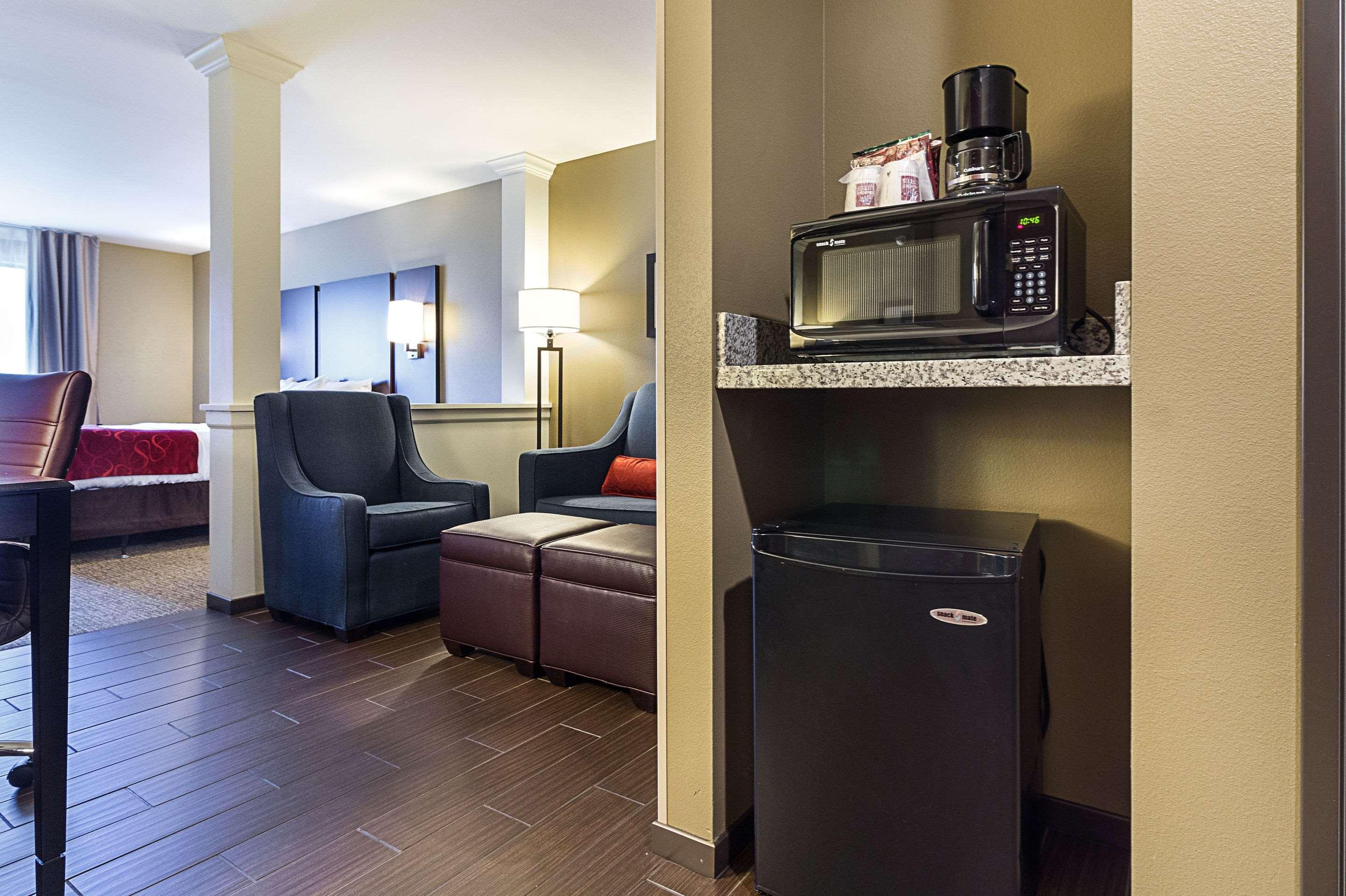 Comfort Suites & Conference Center Worthington Экстерьер фото