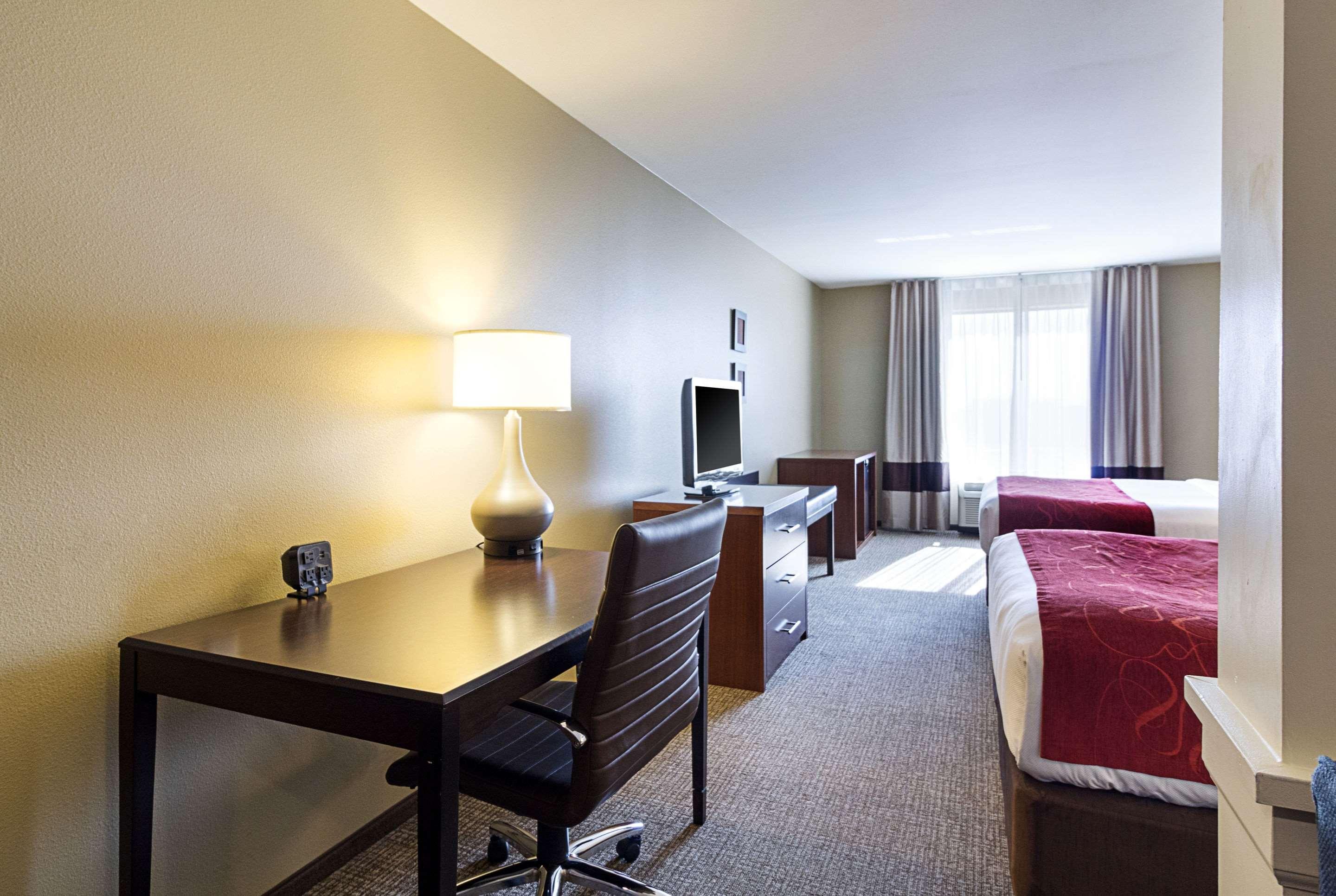 Comfort Suites & Conference Center Worthington Экстерьер фото