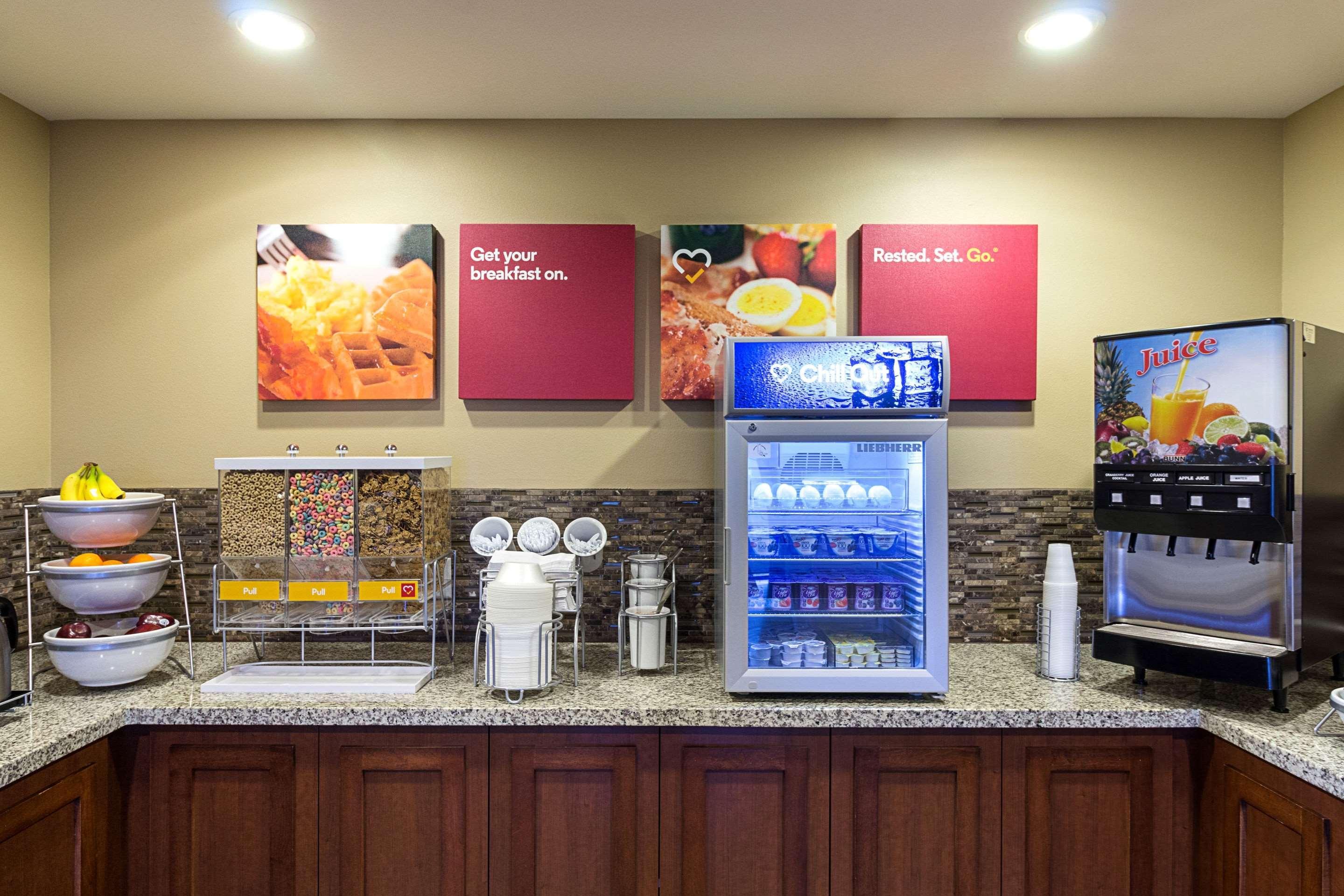 Comfort Suites & Conference Center Worthington Экстерьер фото