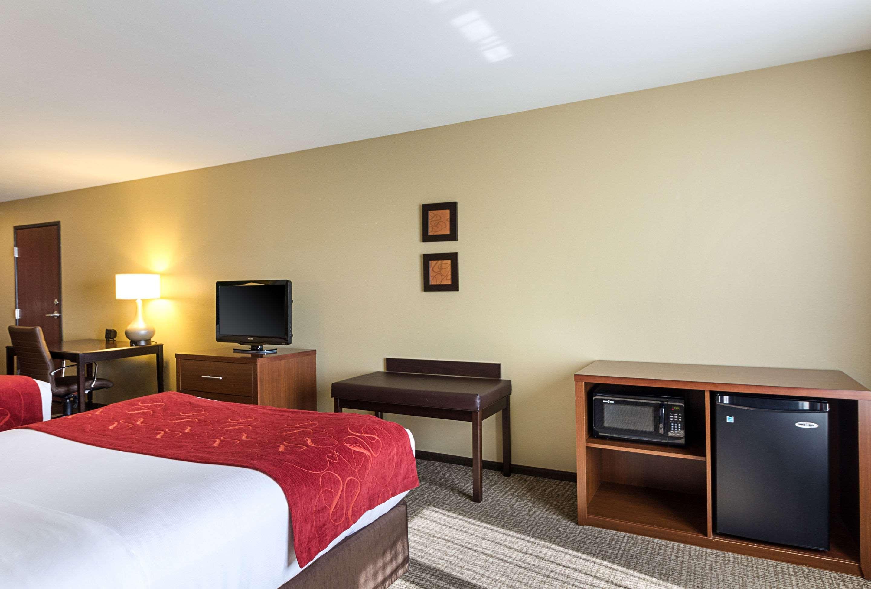 Comfort Suites & Conference Center Worthington Экстерьер фото