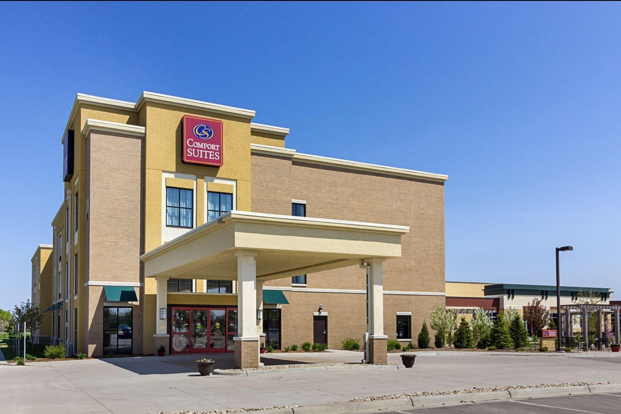Comfort Suites & Conference Center Worthington Экстерьер фото