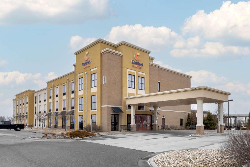 Comfort Suites & Conference Center Worthington Экстерьер фото