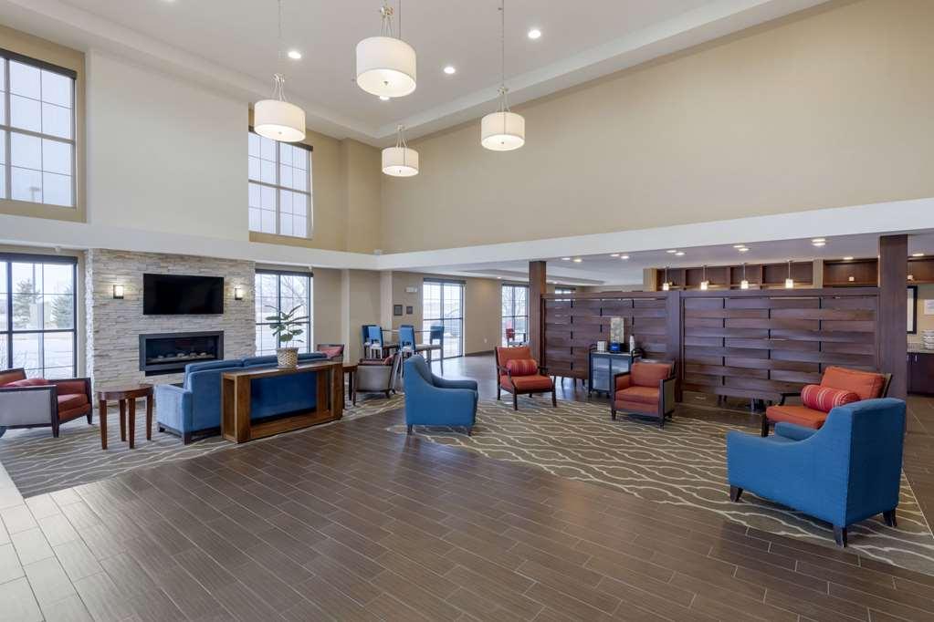 Comfort Suites & Conference Center Worthington Интерьер фото