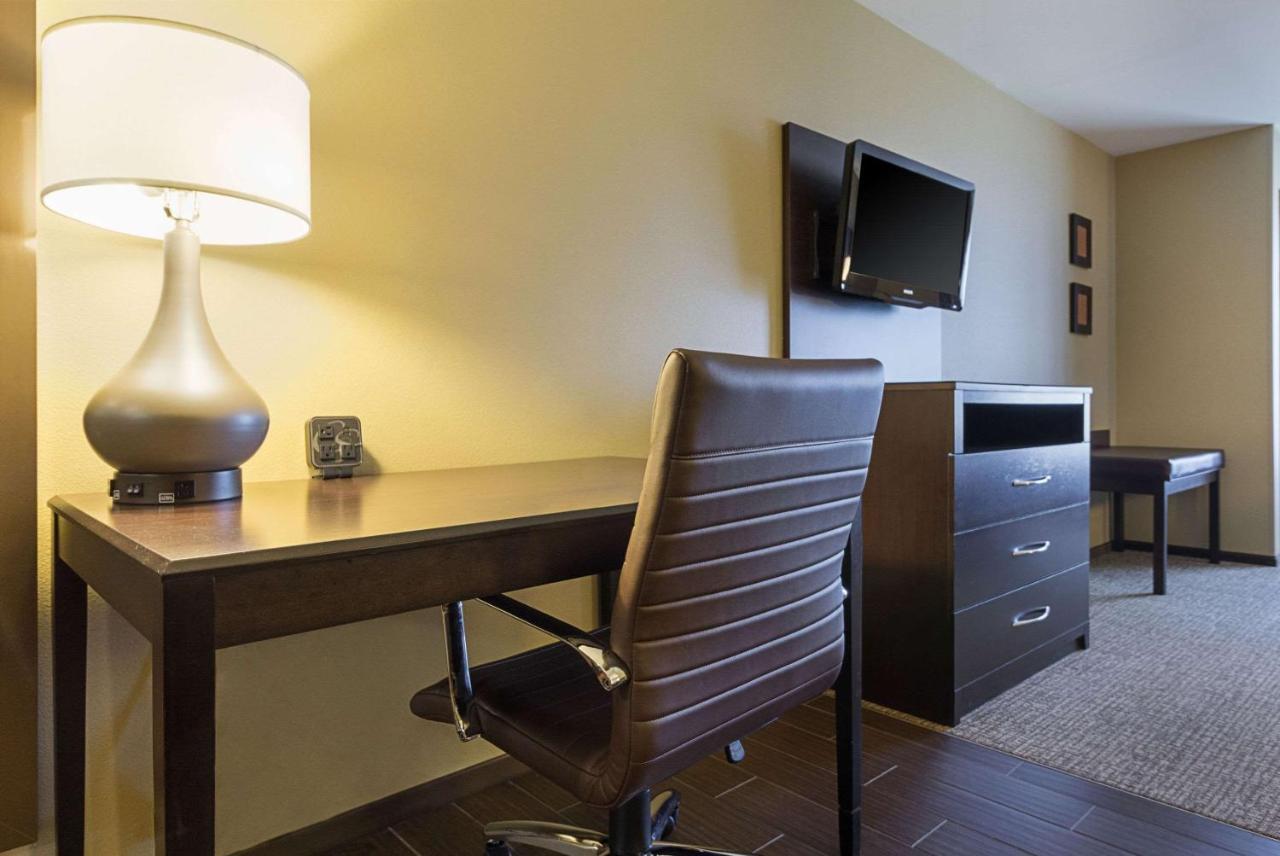 Comfort Suites & Conference Center Worthington Экстерьер фото