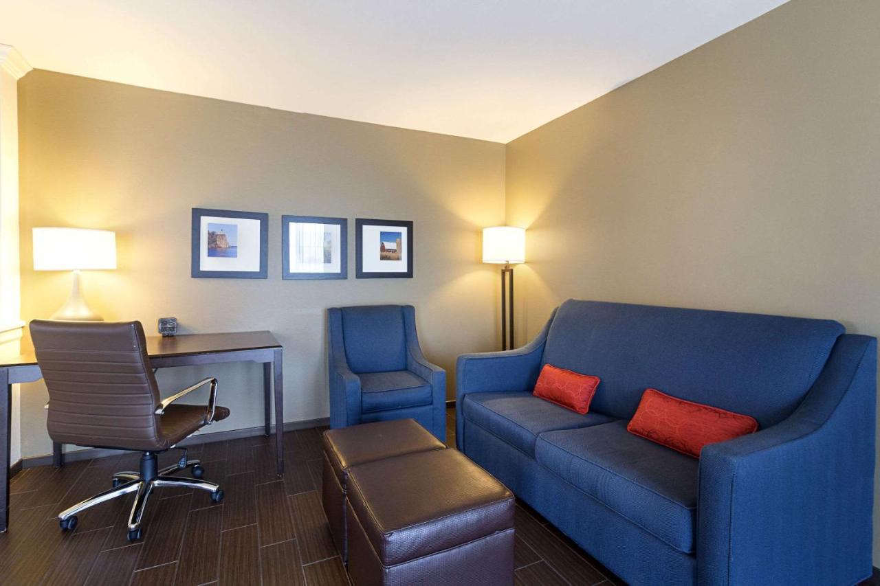 Comfort Suites & Conference Center Worthington Экстерьер фото
